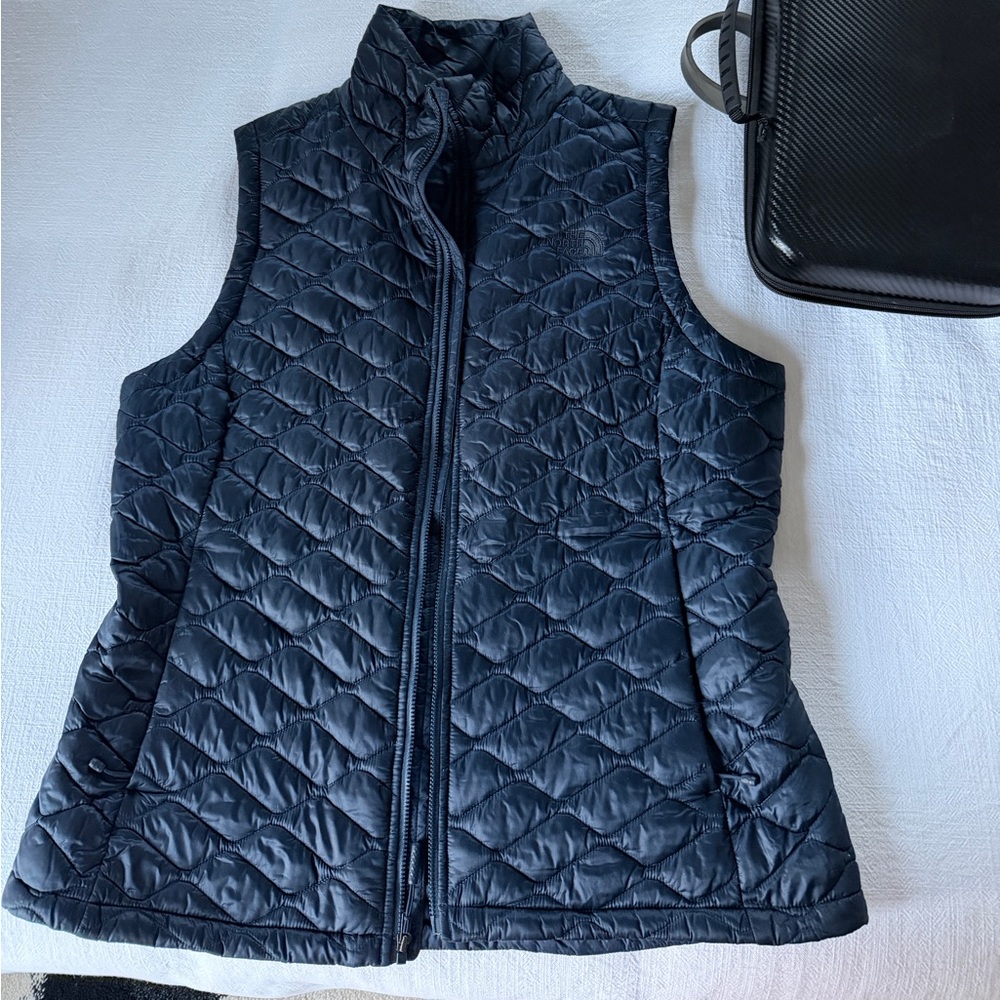 The North Face Thermoball Vest - never worn - Picture 6 of 10